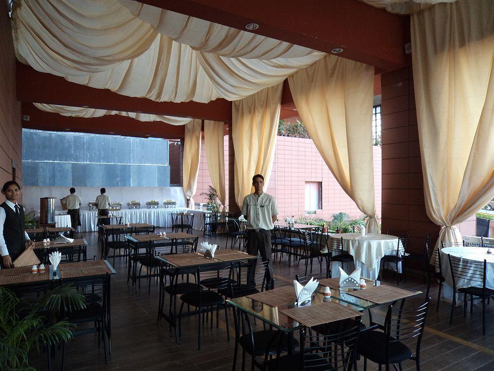 Vits Hotel Pune Exterior photo